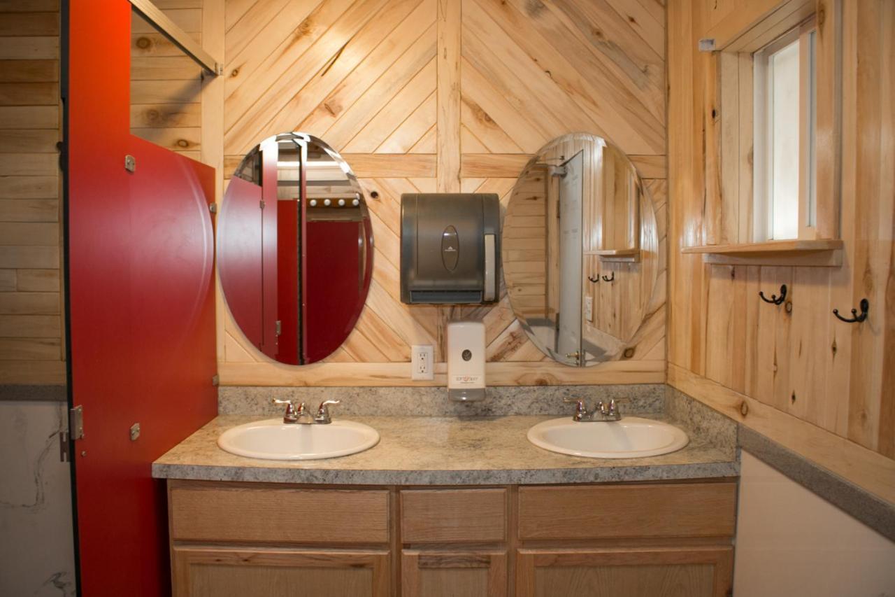 FunStays Glamping Setup Tent in RV Park #2 OK-T2 Moab Eksteriør billede